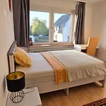 Ein Bequemes In Einer Ruhigen Umgebung Naeher Zentrum Mit Gemeinsam Genutzte Bad Und Kuechengeraete * Клеве