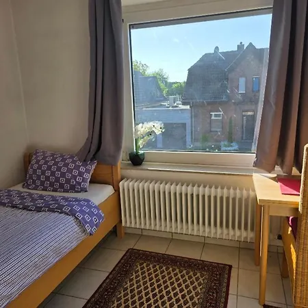 Ein Bequemes In Einer Ruhigen Umgebung Naeher Zentrum Mit Gemeinsam Genutzte Bad Und Kuechengeraete Privat bolig Kleve (Dusseldorf)