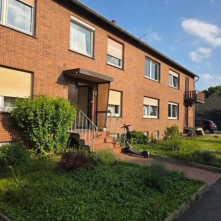 Ein Bequemes In Einer Ruhigen Umgebung Näher Zentrum Mit Gemeinsam Genutzte Bad Und Küchengeräte *