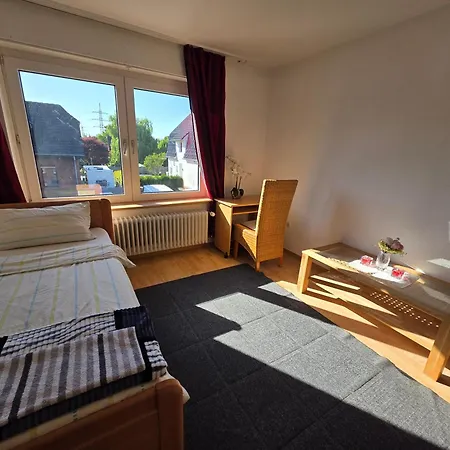 Ein Bequemes In Einer Ruhigen Umgebung Naeher Zentrum Mit Gemeinsam Genutzte Bad Und Kuechengeraete Quarto em Acomodações Particulares *