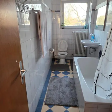 Ein Bequemes In Einer Ruhigen Umgebung Naeher Zentrum Mit Gemeinsam Genutzte Bad Und Kuechengeraete Privat bolig Kleve (Dusseldorf)