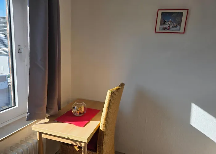 Ein Bequemes In Einer Ruhigen Umgebung Naeher Zentrum Mit Gemeinsam Genutzte Bad Und Kuechengeraete