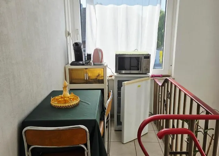 בית אירוח Ein Bequemes In Einer Ruhigen Umgebung Naeher Zentrum Mit Gemeinsam Genutzte Bad Und Kuechengeraete *