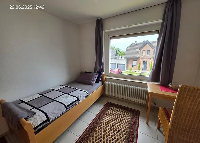 Quarto em Acomodações Particulares Ein Bequemes In Einer Ruhigen Umgebung Naeher Zentrum Mit Gemeinsam Genutzte Bad Und Kuechengeraete Kleve (Dusseldorf)