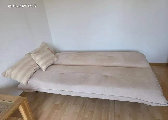 Ein Bequemes In Einer Ruhigen Umgebung Naeher Zentrum Mit Gemeinsam Genutzte Bad Und Kuechengeraete