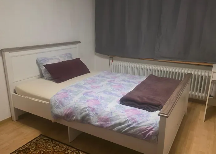 Ein Bequemes In Einer Ruhigen Umgebung Naeher Zentrum Mit Gemeinsam Genutzte Bad Und Kuechengeraete